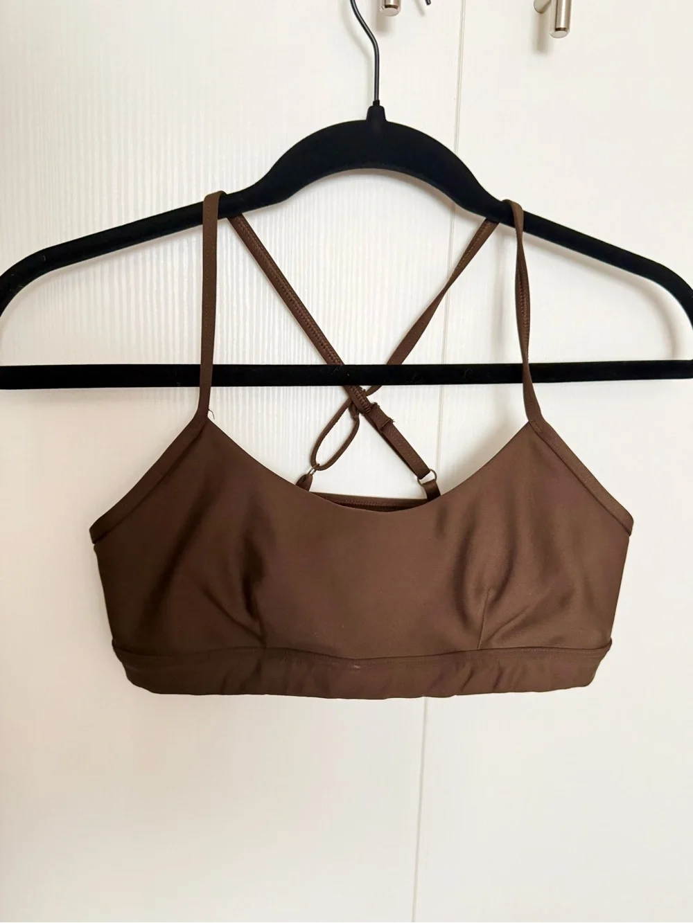 Brown alo yoga intrigue racer back sports bra size small - Picture 1 of 4